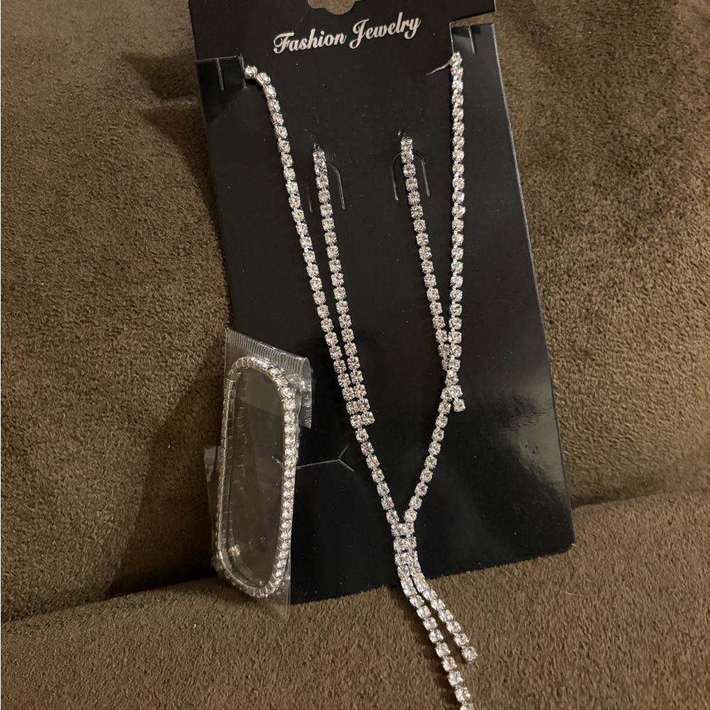 Elegant Silver Necklace and Earring Set